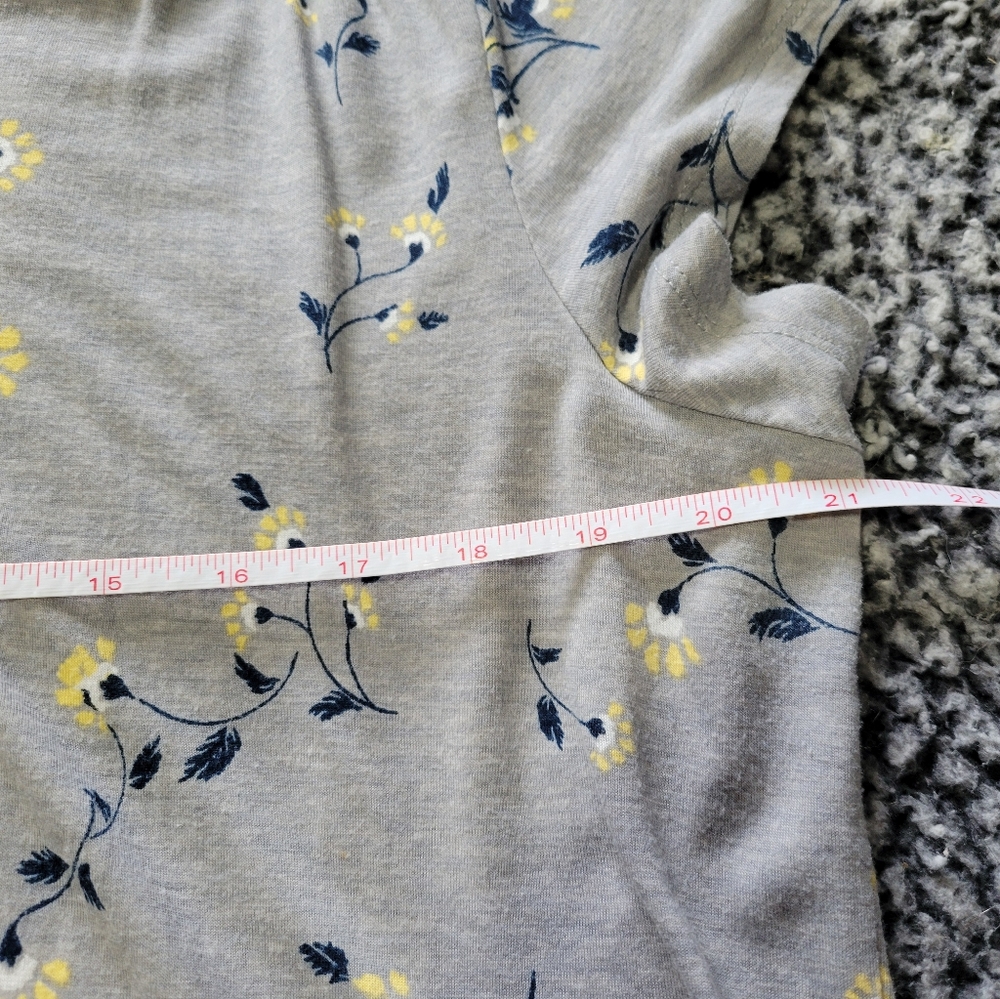 Floral Print Blouses in Gray and Yellow - Picture 11 of 12